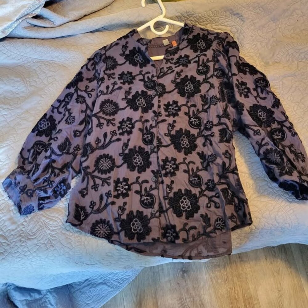 PILCRO FROM ANTHROPOLOGIE NAVY EMBROIDERED BLOUSE